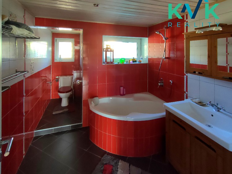 Prodej vícegeneračního domu 210 m², pozemek 235 m² - foto 5