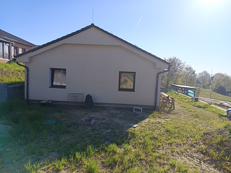 Prodej rodinného domu 113 m², pozemek 1 015 m² - foto 2