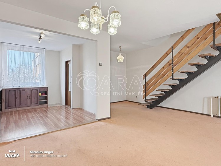 Prodej rodinného domu 183 m², pozemek 242 m² - foto 4