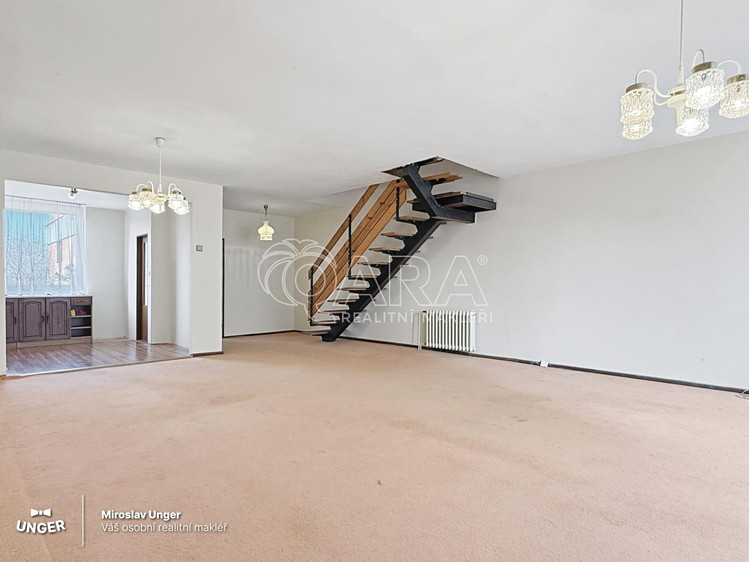 Prodej rodinného domu 183 m², pozemek 242 m² - foto 6