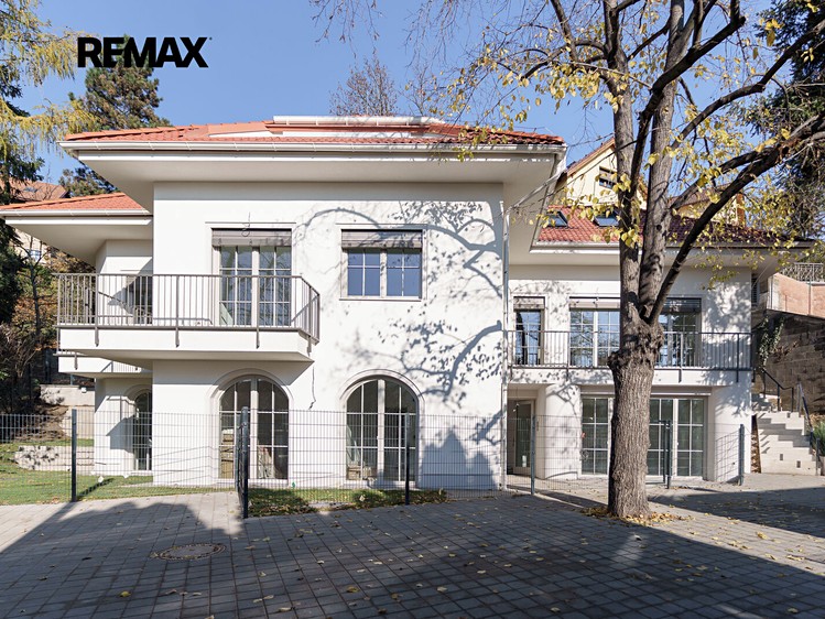 Prodej vily 462 m², pozemek 984 m² - foto 3
