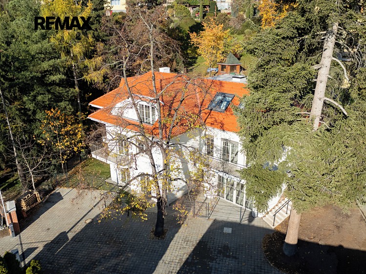Prodej vily 462 m², pozemek 984 m² - foto 4
