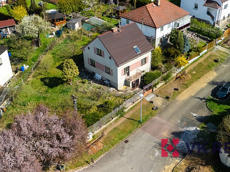 Prodej rodinného domu 172 m², pozemek 705 m² - foto 2