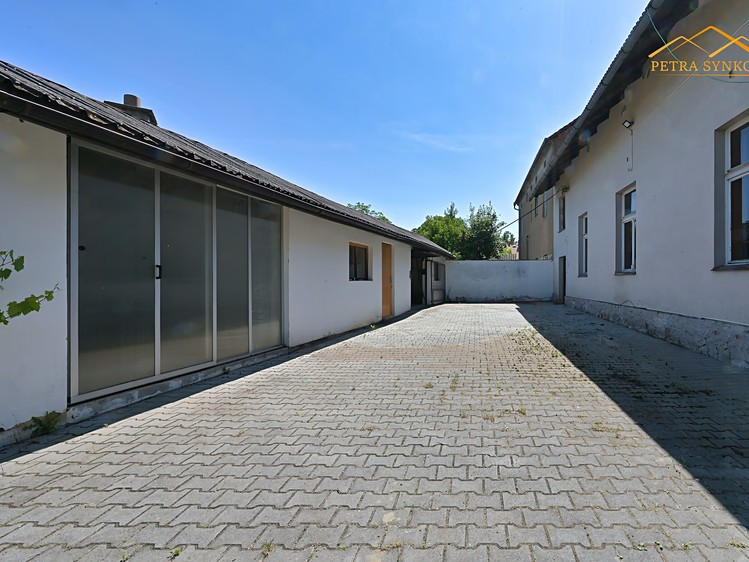 Prodej rodinného domu 254 m², pozemek 1 374 m² - foto 3