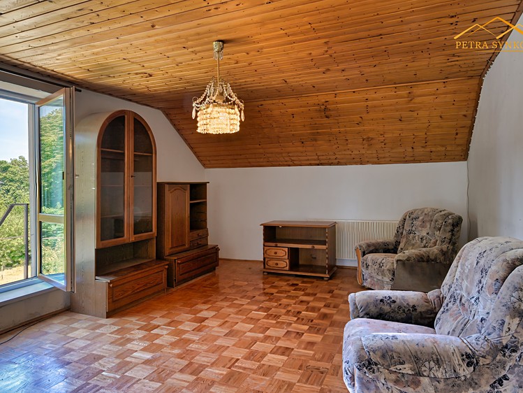 Prodej rodinného domu 254 m², pozemek 1 374 m² - foto 4