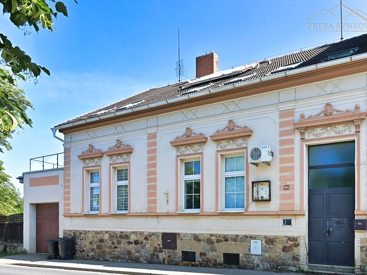 Prodej rodinného domu 254 m², pozemek 1 374 m² - foto 2