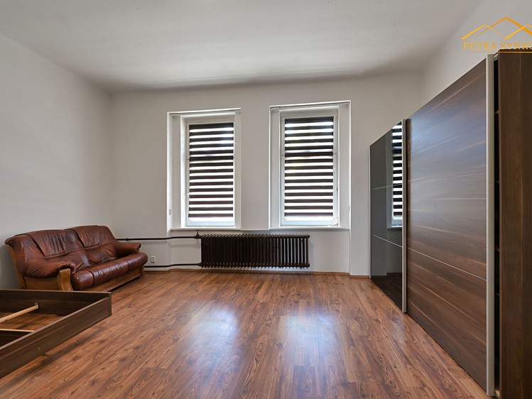 Prodej rodinného domu 254 m², pozemek 1 374 m² - foto 7