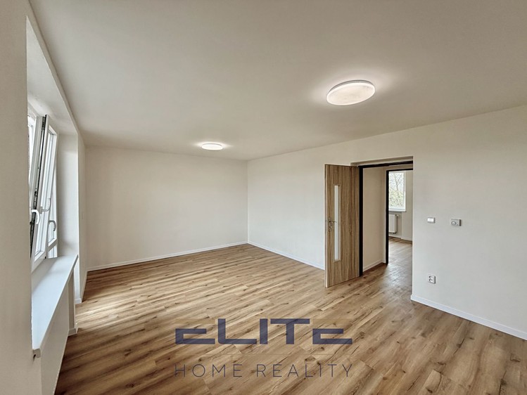 Prodej rodinného domu 253 m², pozemek 791 m² - foto 4