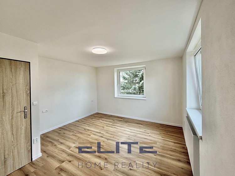 Prodej rodinného domu 253 m², pozemek 791 m² - foto 8