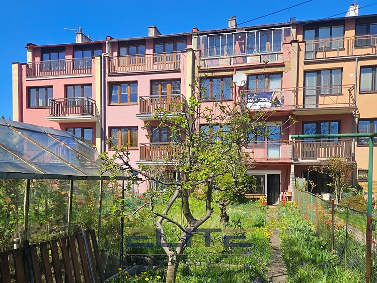 Prodej rodinného domu 225 m², pozemek 237 m² - foto 1