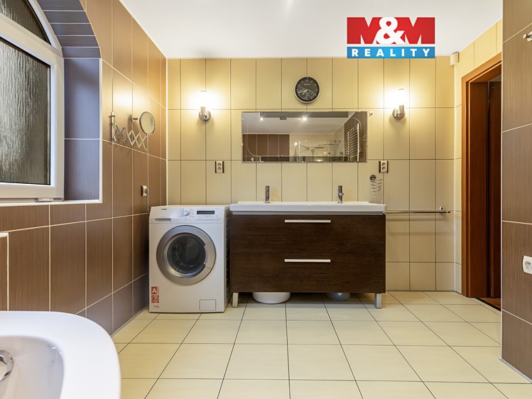 Prodej rodinného domu 260 m², pozemek 2 027 m² - foto 1