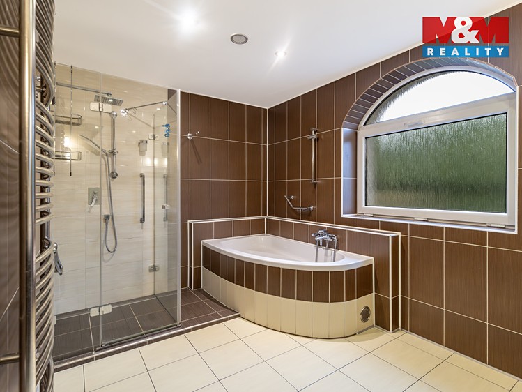 Prodej rodinného domu 260 m², pozemek 2 027 m² - foto 8