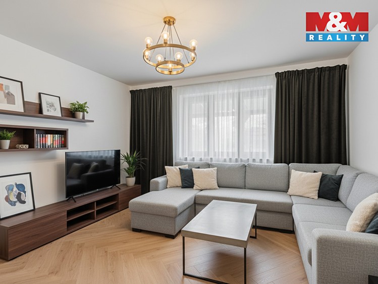 Prodej rodinného domu 221 m², pozemek 1 114 m² - foto 3