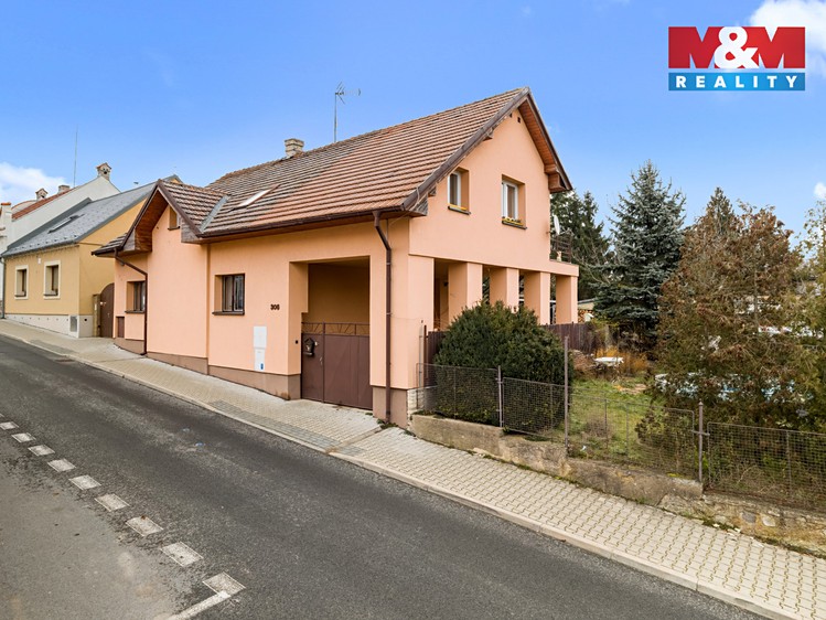 Prodej rodinného domu 221 m², pozemek 1 114 m² - foto 2