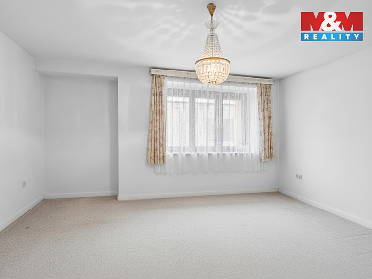 Prodej rodinného domu 221 m², pozemek 1 114 m² - foto 7