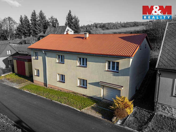Prodej rodinného domu 300 m², pozemek 1 050 m² - foto 2