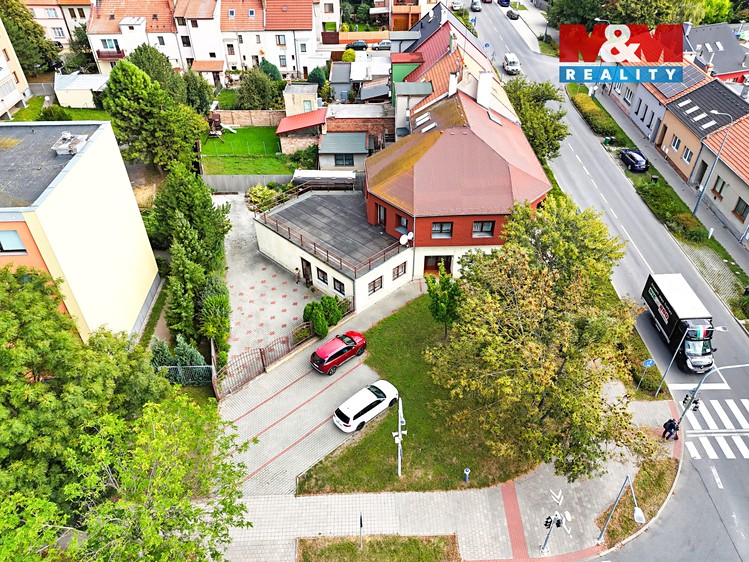Prodej rodinného domu 407 m², pozemek 574 m² - foto 3