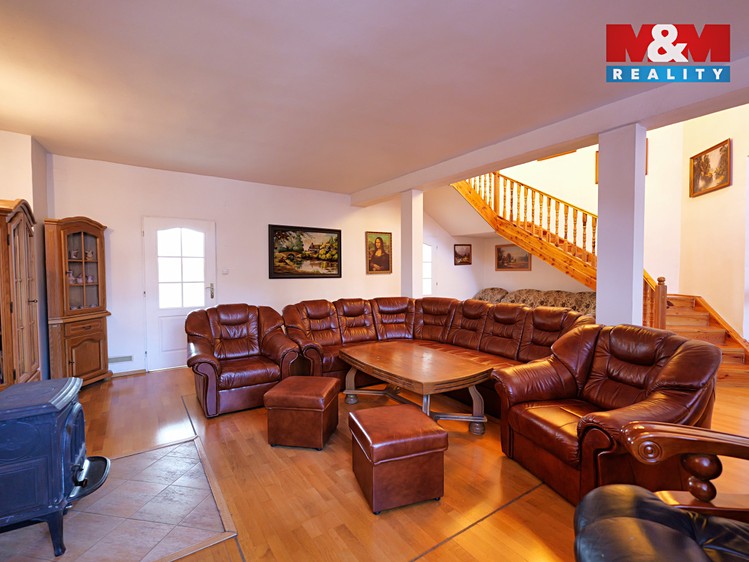Prodej rodinného domu 407 m², pozemek 574 m² - foto 2
