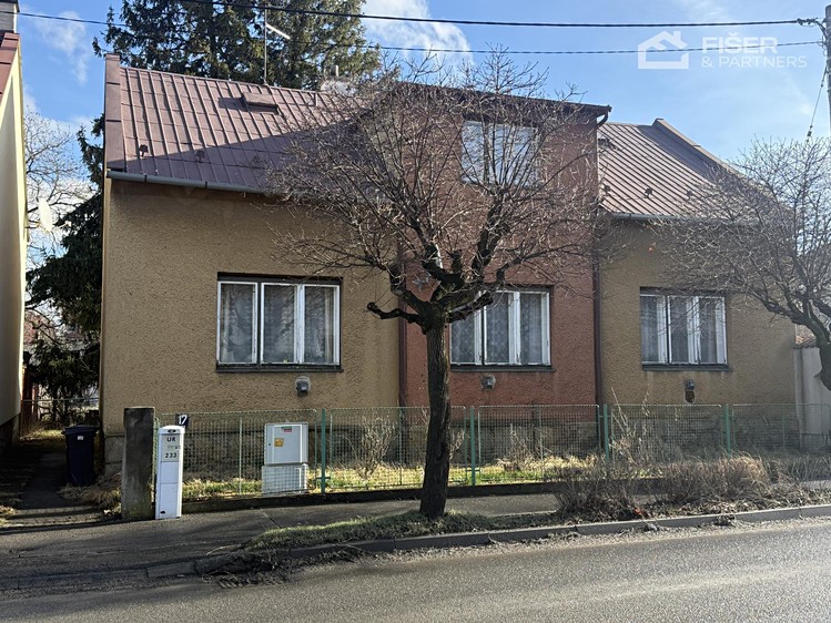 Prodej rodinného domu 140 m², pozemek 1 244 m² - foto 1