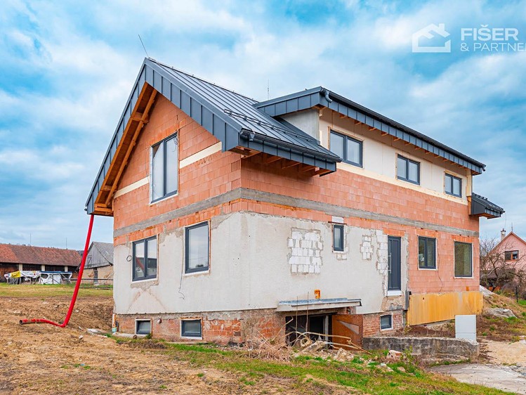 Prodej rodinného domu 155 m², pozemek 1 068 m² - foto 1