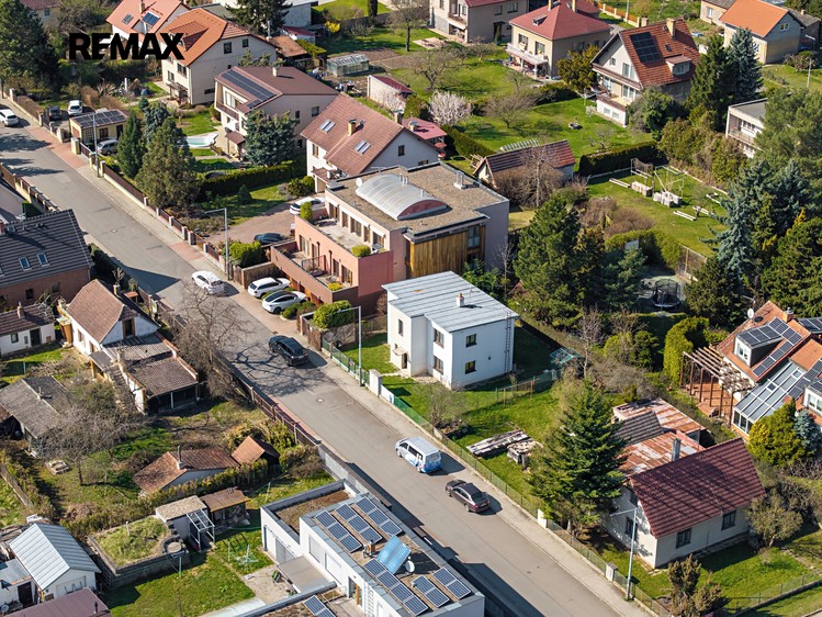 Prodej rodinného domu 113 m², pozemek 329 m² - foto 2