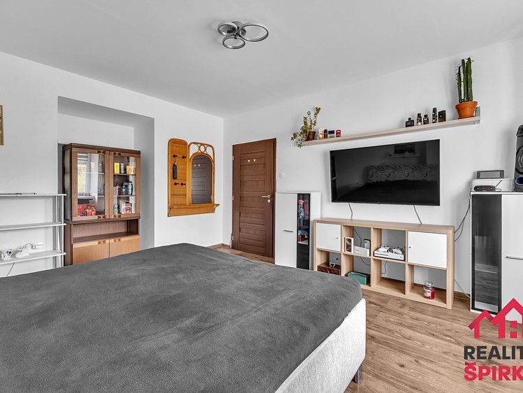 Prodej rodinného domu 405 m², pozemek 4 943 m² - foto 7