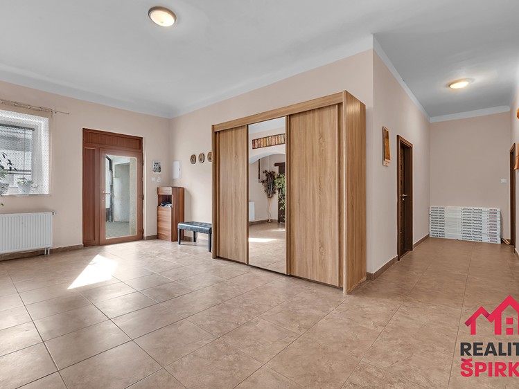 Prodej rodinného domu 405 m², pozemek 4 943 m² - foto 5