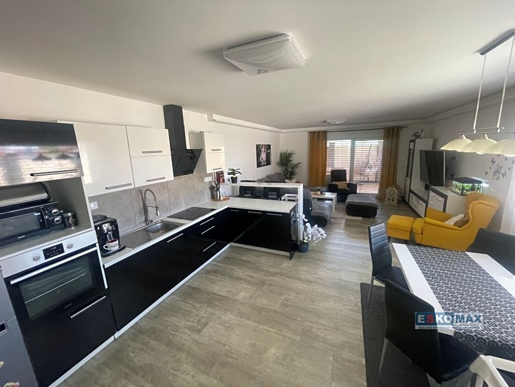 Prodej rodinného domu 155 m², pozemek 278 m² - foto 2