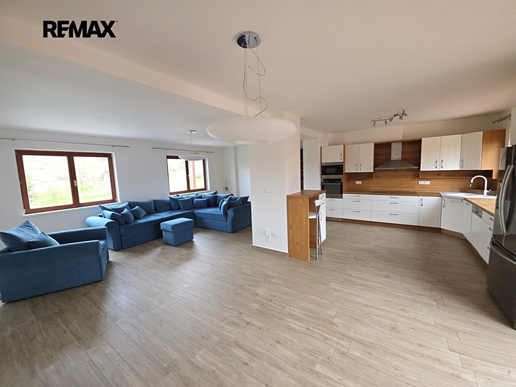 Prodej rodinného domu 309 m², pozemek 786 m² - foto 3