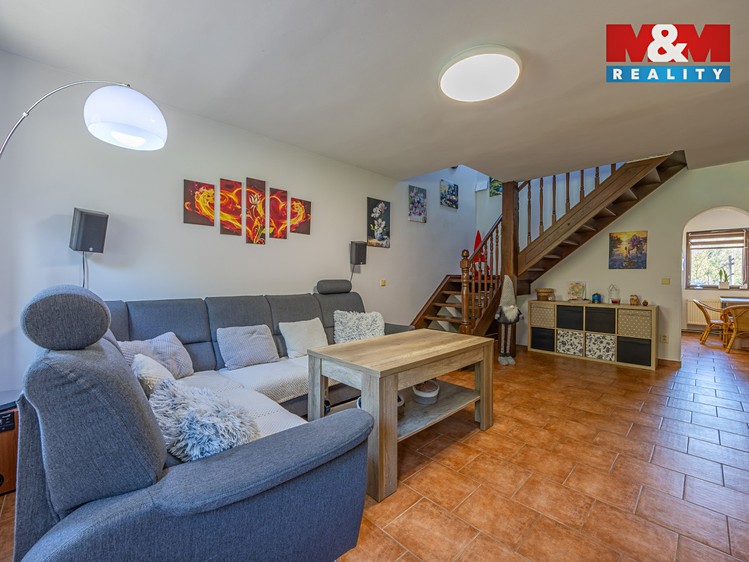 Prodej rodinného domu 200 m², pozemek 937 m² - foto 3