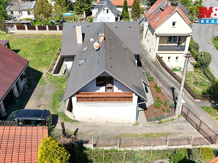 Prodej rodinného domu 200 m², pozemek 937 m² - foto 2