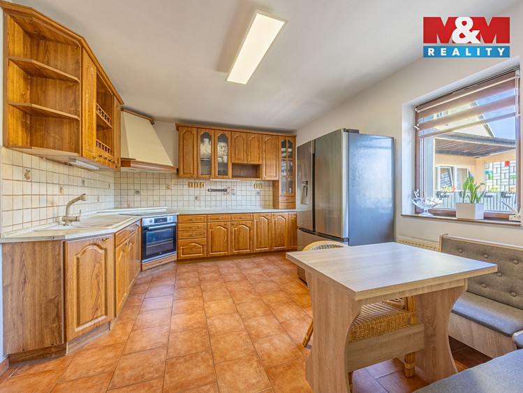 Prodej rodinného domu 200 m², pozemek 937 m² - foto 5
