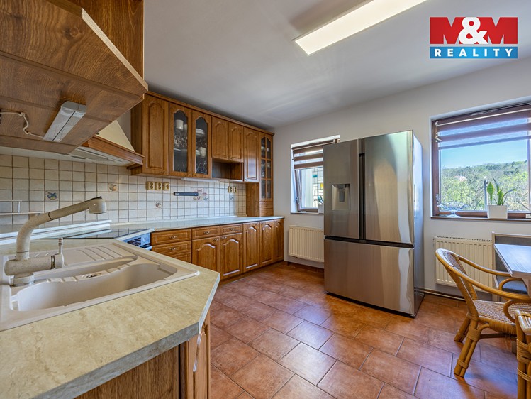 Prodej rodinného domu 200 m², pozemek 937 m² - foto 6