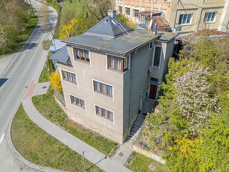 Prodej rodinného domu 230 m², pozemek 216 m² - foto 1