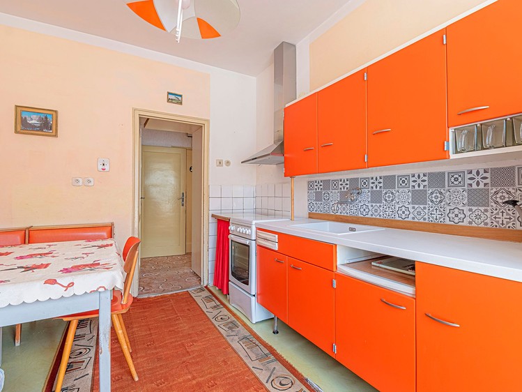 Prodej rodinného domu 230 m², pozemek 216 m² - foto 6