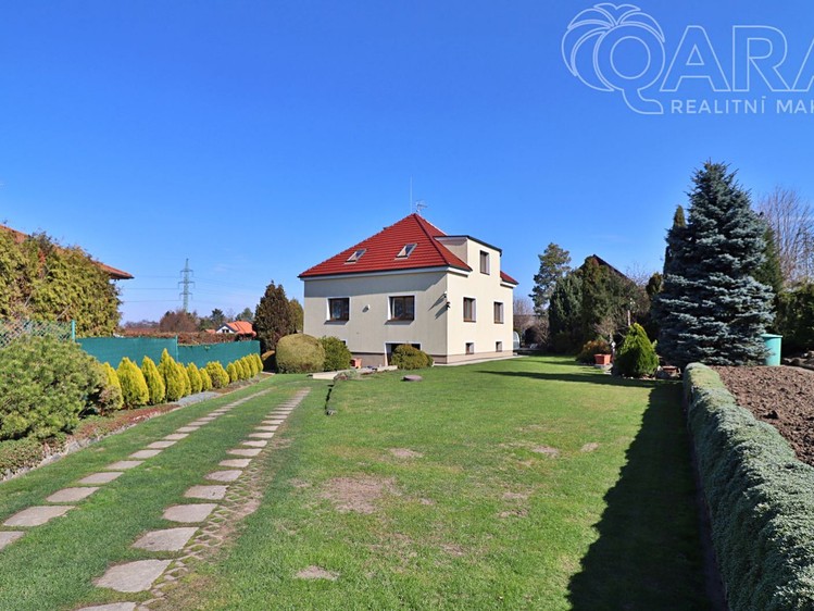 Prodej rodinného domu 210 m², pozemek 1 367 m² - foto 1