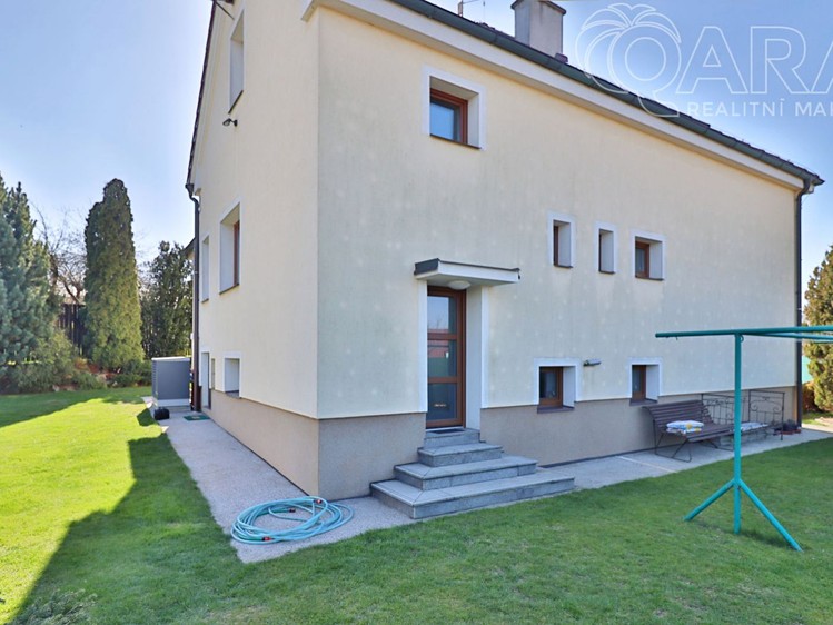 Prodej rodinného domu 210 m², pozemek 1 367 m² - foto 7