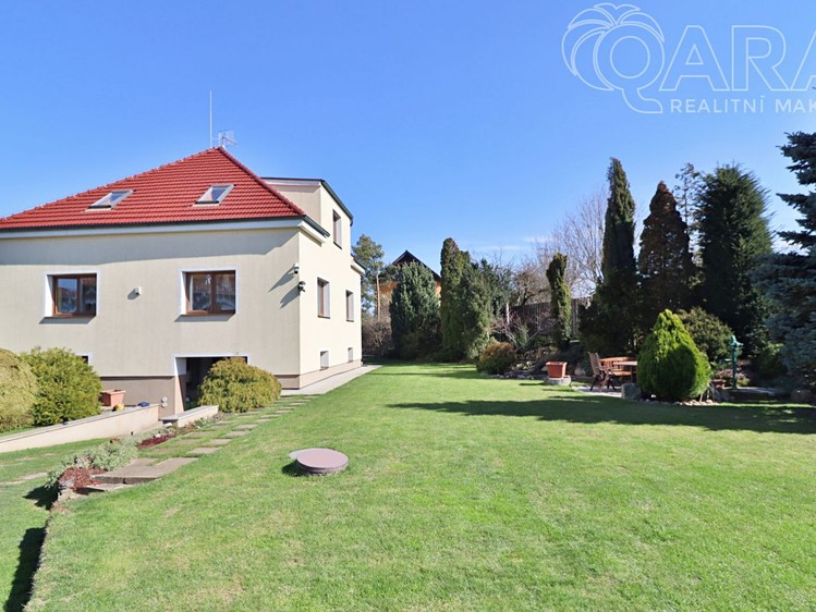 Prodej rodinného domu 210 m², pozemek 1 367 m² - foto 5