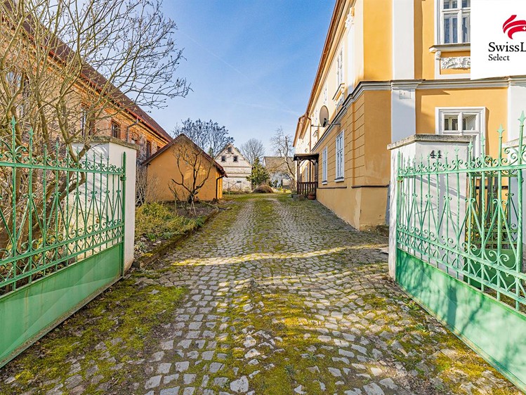 Prodej rodinného domu 620 m², pozemek 6 217 m² - foto 5
