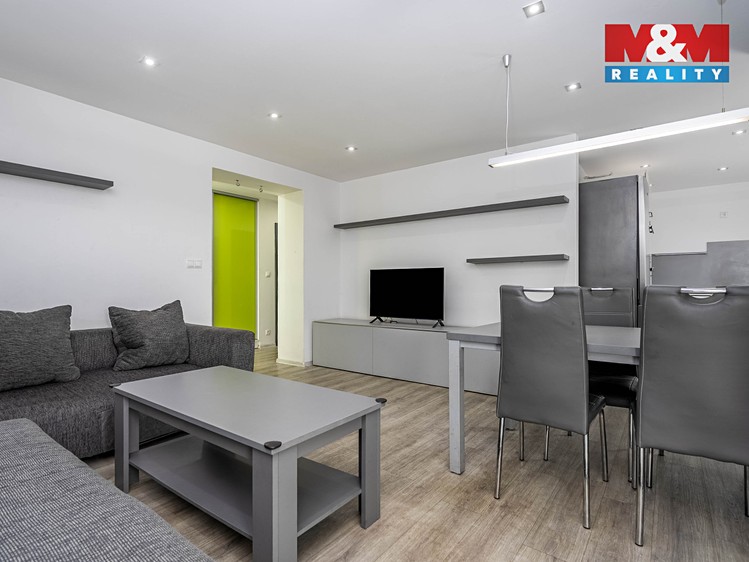 Prodej rodinného domu 187 m², pozemek 790 m² - foto 2