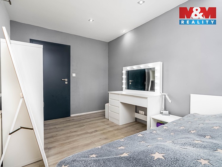 Prodej rodinného domu 187 m², pozemek 790 m² - foto 8