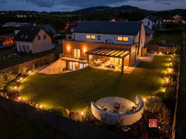 Prodej rodinného domu 333 m², pozemek 1 002 m² - foto 2