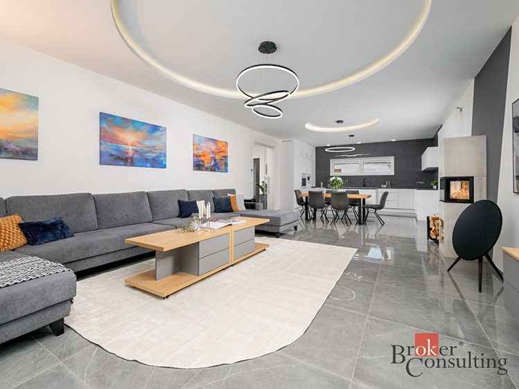 Prodej rodinného domu 333 m², pozemek 1 002 m² - foto 8