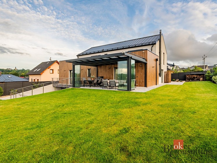 Prodej rodinného domu 333 m², pozemek 1 002 m² - foto 6
