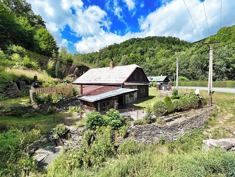 Prodej  rodinného domu 144 m², pozemek 1 301 m² - foto 6