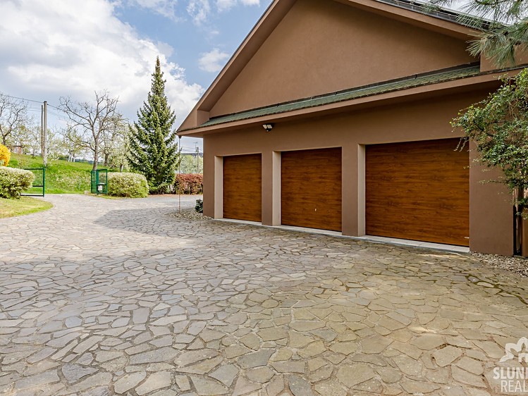 Prodej vily 760 m², pozemek 4 224 m² - foto 5