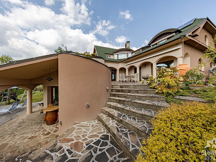 Prodej vily 760 m², pozemek 4 224 m² - foto 8