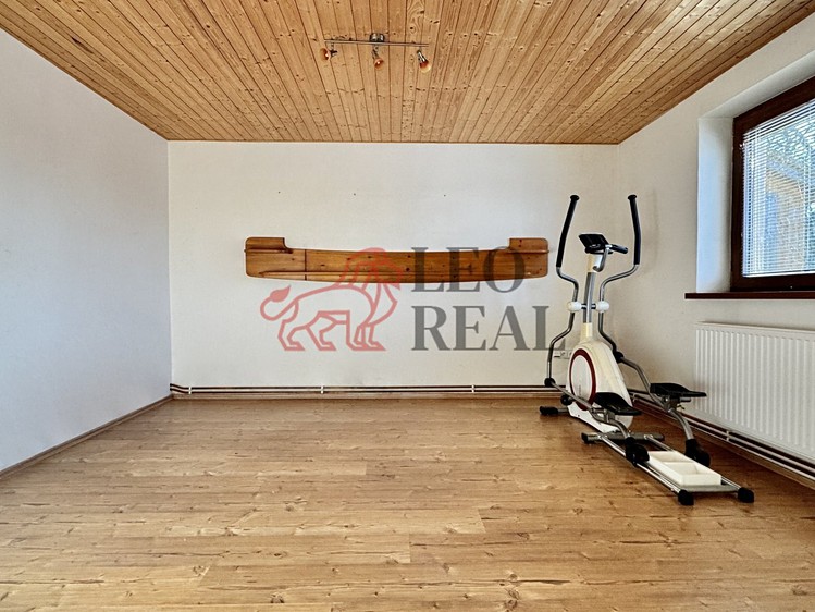 Prodej rodinného domu 250 m², pozemek 14 714 m² - foto 8
