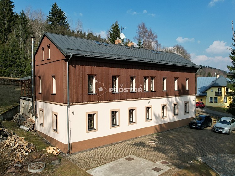 Prodej vícegeneračního domu 520 m², pozemek 1 794 m² - foto 1