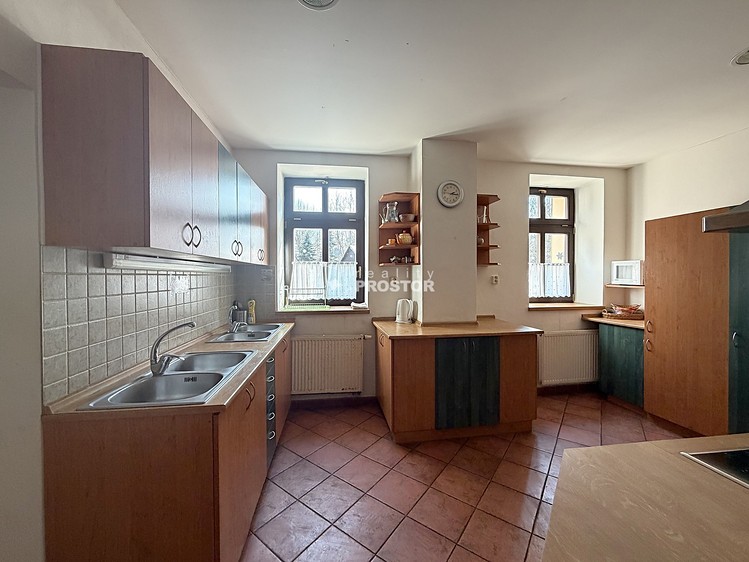 Prodej vícegeneračního domu 520 m², pozemek 1 794 m² - foto 6